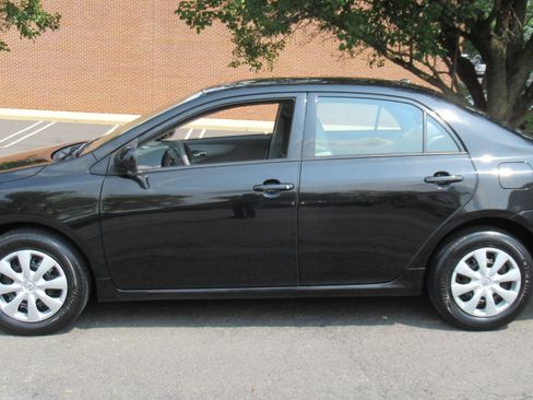 Used 2010 Toyota Corolla LE Sedan FWD image 4