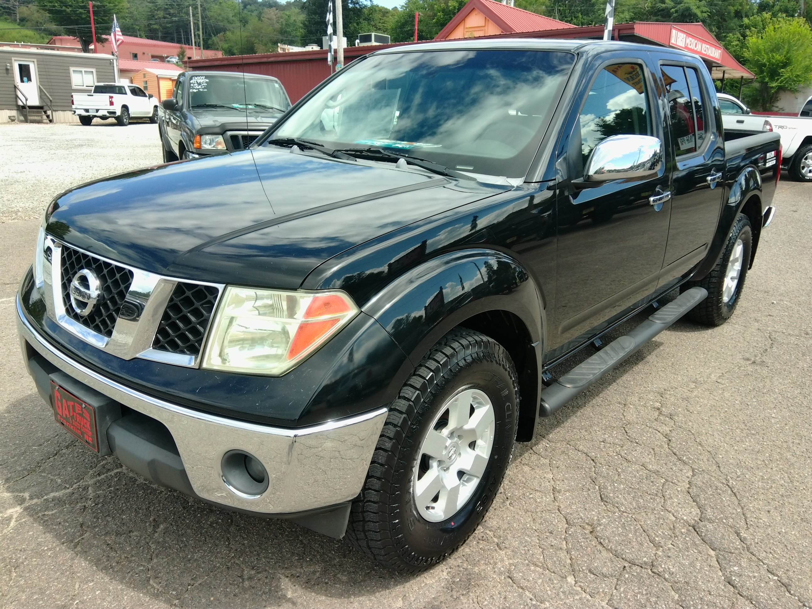 Used 2007 Nissan Frontier 4x4 Crew Cab NISMO image 10