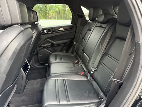 Used 2020 Porsche Cayenne image 12