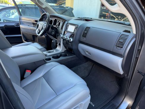 Used 2017 Toyota Sequoia SR5 image 22