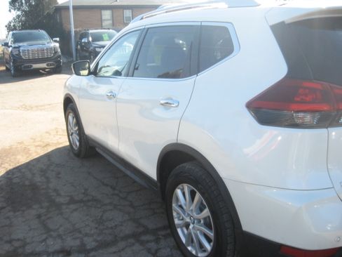 Used 2020 Nissan Rogue SV image 6