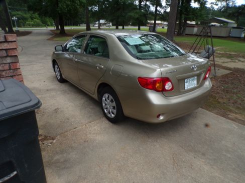 Used 2009 Toyota Corolla LE Sedan 4D FWD image 5