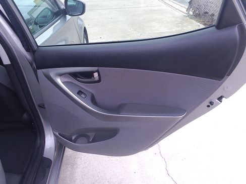 Used 2012 Hyundai Elantra GLS image 12