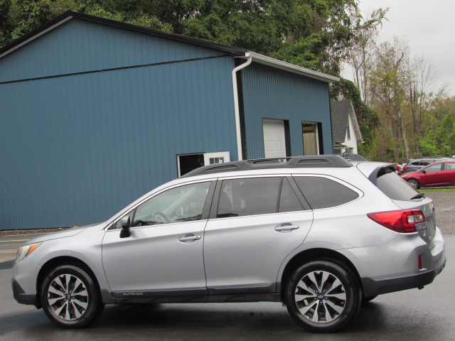 Used 2015 Subaru Outback 2.5i Limited AWD/4WD image 5