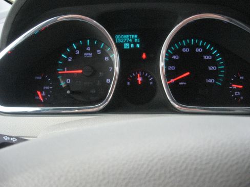 Used 2011 Chevrolet Traverse LS image 10