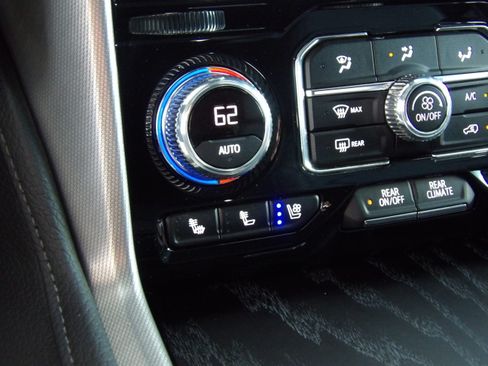 Used 2023 GMC Yukon 4WD Denali image 8