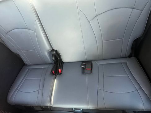 Used 2019 Buick Enclave Essence FWD image 23