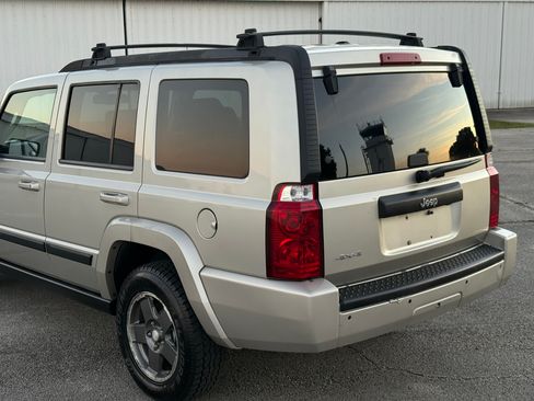 Used 2008 Jeep Commander Sport image 29