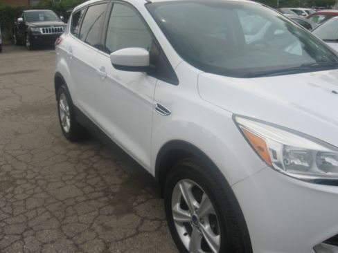 Used 2015 Ford Escape 4WD SE image 3