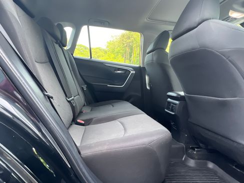 Used 2022 Toyota RAV4 AWD XLE w/ Convenience Package image 8