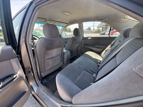 Used 2005 Toyota Camry LE FWD image 19