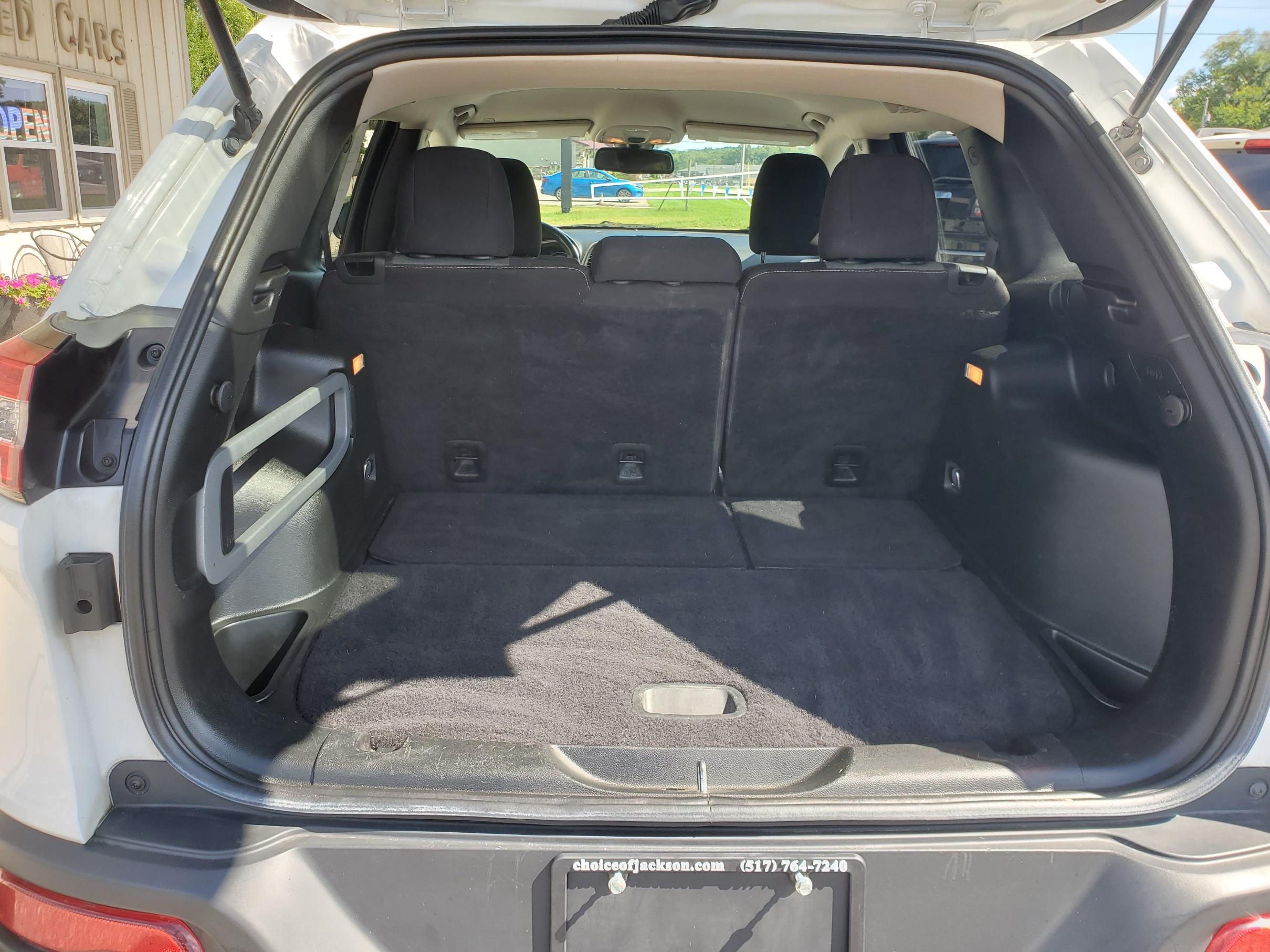 Used 2018 Jeep Cherokee 4WD Latitude image 8