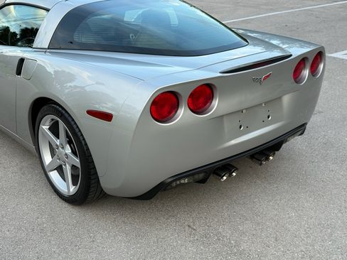 Used 2005 Chevrolet Corvette Coupe RWD image 36