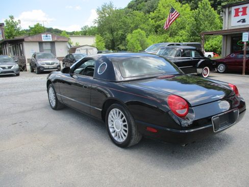 Used 2005 Ford Thunderbird 50th Anniversary RWD image 9