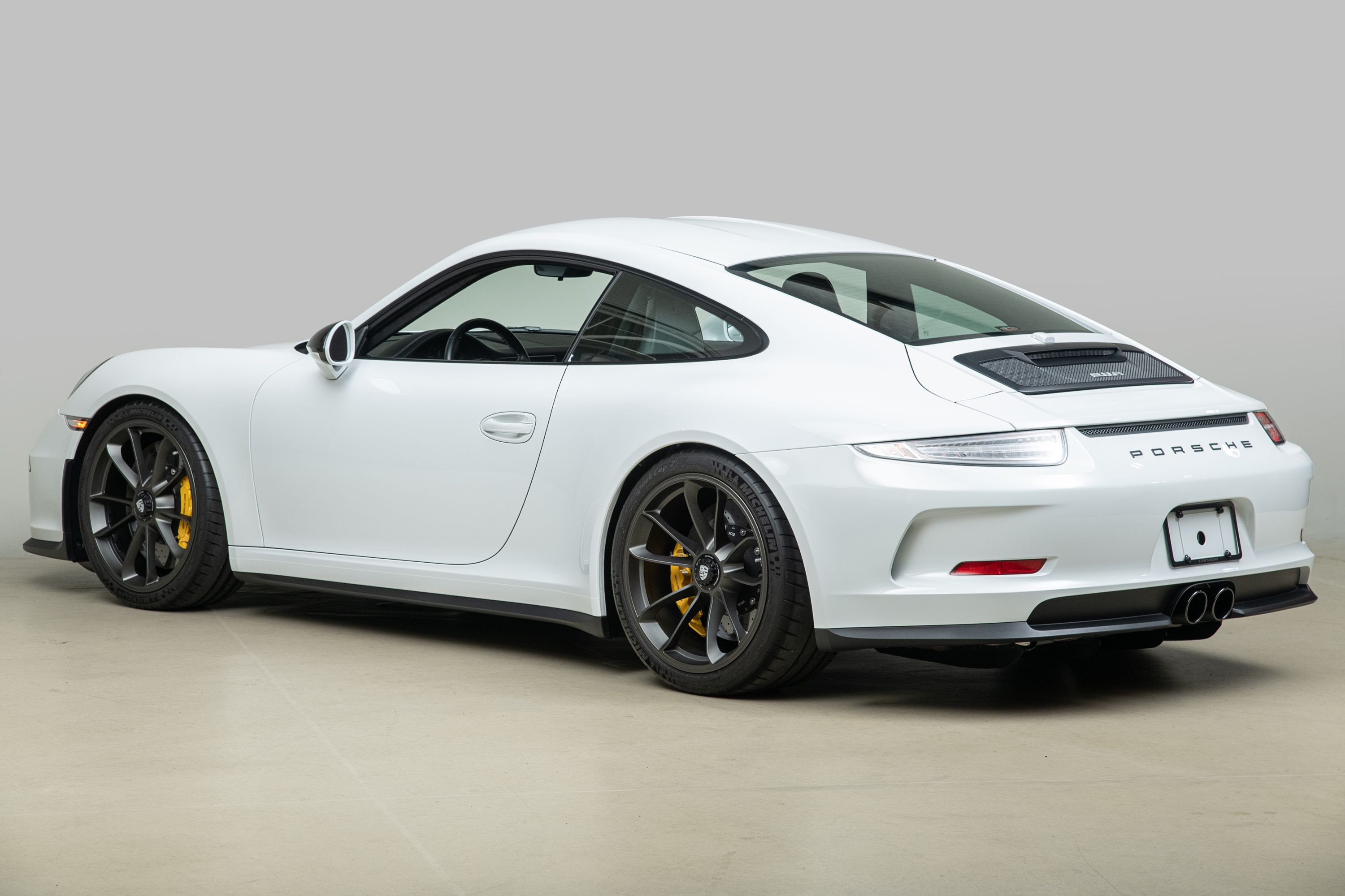 Used 2016 Porsche 911 R RWD image 4