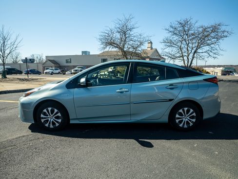 Used 2020 Toyota Prius AWD image 7