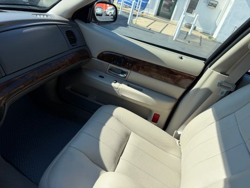 Used 2007 Mercury Grand Marquis LS w/ Premium Package RWD image 9