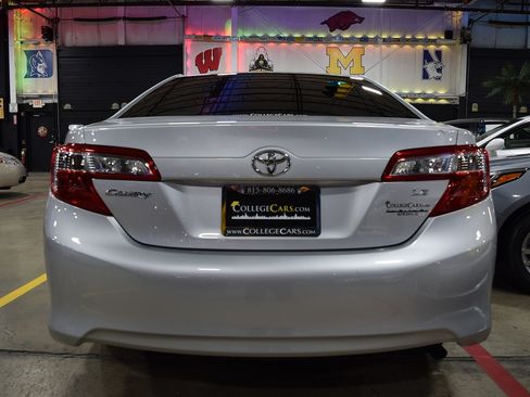 Used 2012 Toyota Camry LE image 9