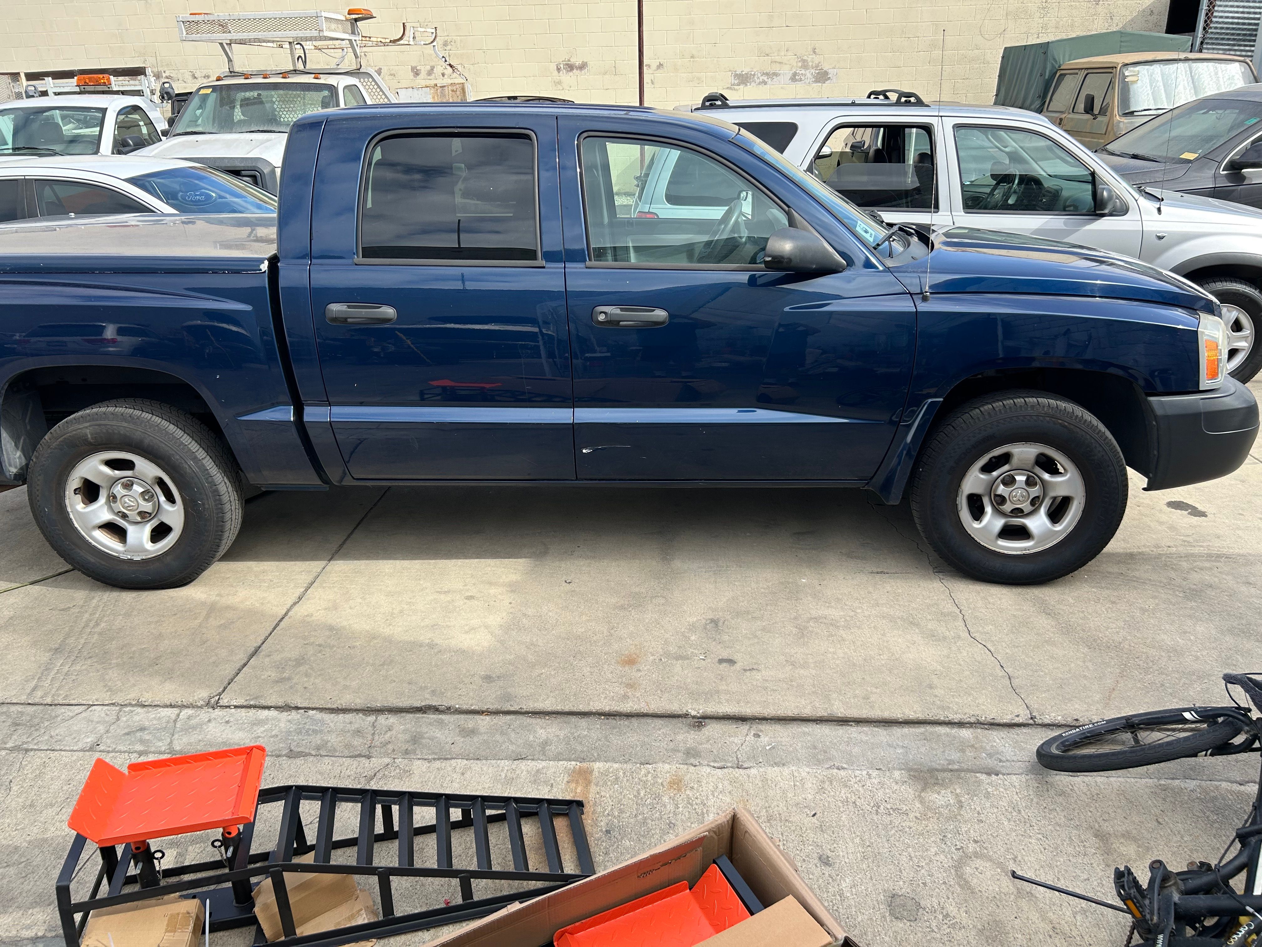 Used 2005 Dodge Dakota 4x4 Quad Cab ST image 8