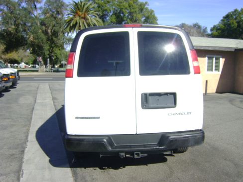 Used 2005 Chevrolet Express 3500 image 5