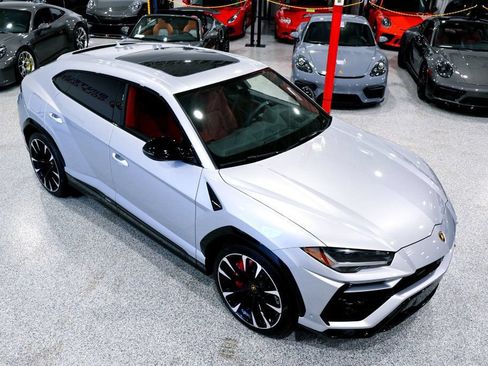 Used 2022 Lamborghini Urus AWD/4WD image 9