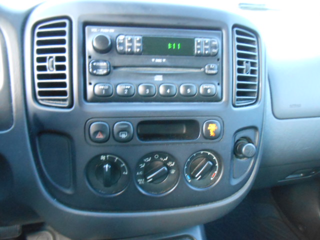 Used 2005 Ford Escape 2WD XLS image 17