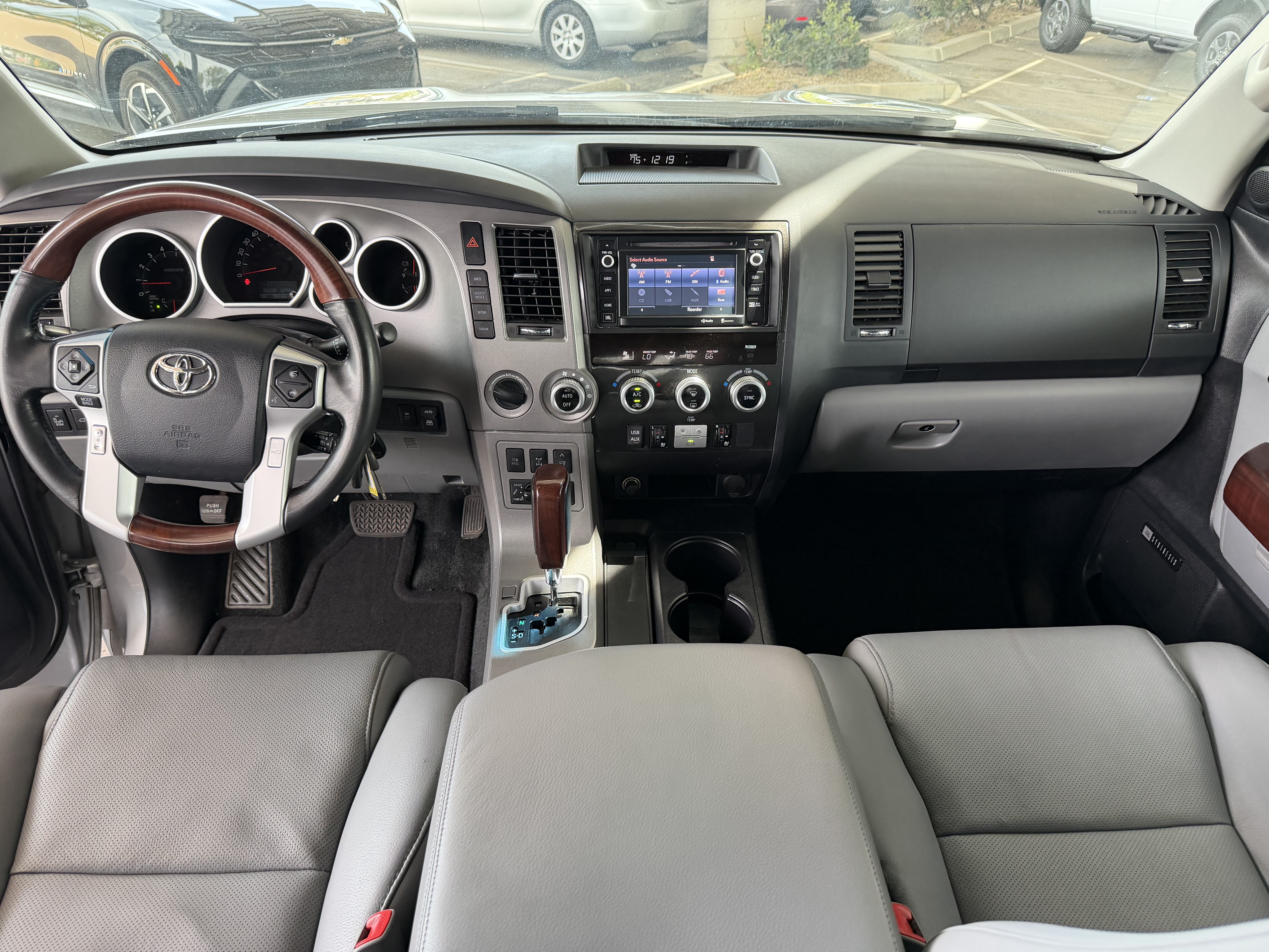 Used 2016 Toyota Sequoia Platinum AWD/4WD image 36