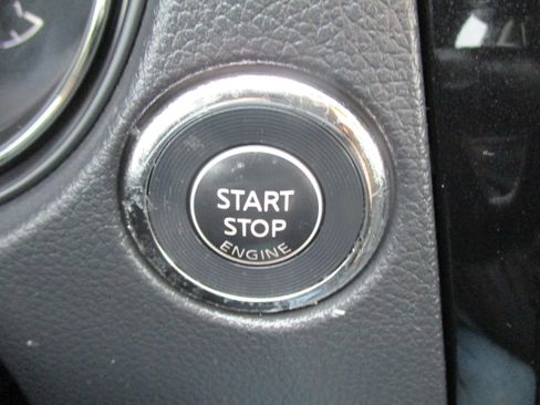 Used 2020 Nissan Rogue FWD SV 2.5L 4-Cyl SUV image 58