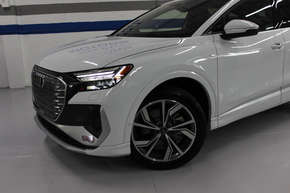 Used 2024 Audi Q4 e-tron quattro Prestige Sportback AWD/4WD image 6