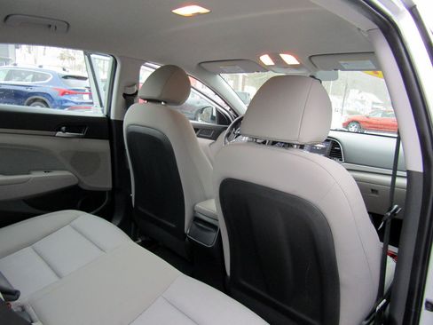 Used 2017 Hyundai Elantra SE image 21