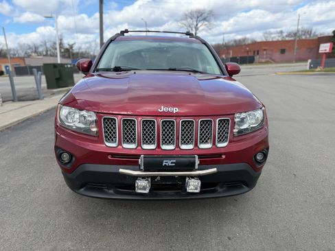 Used 2016 Jeep Compass Latitude image 2
