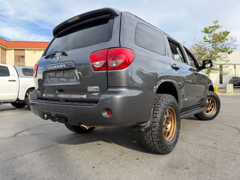 Used 2017 Toyota Sequoia SR5 image 8