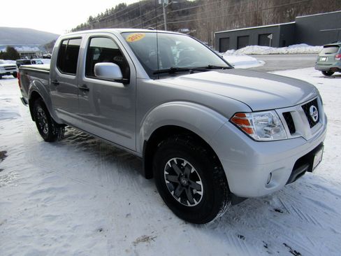 Used 2019 Nissan Frontier PRO-4X image 6