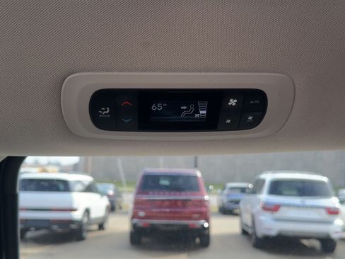 Used 2021 Chrysler Pacifica Touring-L image 16