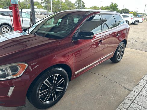 Used 2017 Volvo XC60 FWD T5 Dynamic image 1