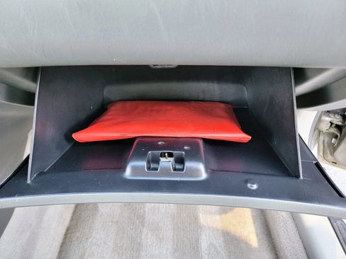 Used 2000 Toyota Camry CE FWD image 40