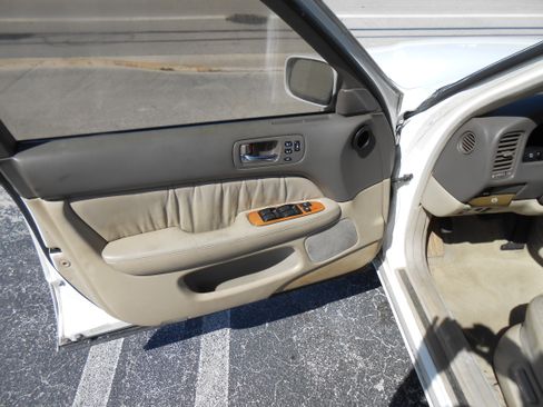 Used 1999 Lexus LS 400 RWD image 13