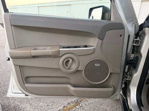 Used 2008 Jeep Commander Sport image 50