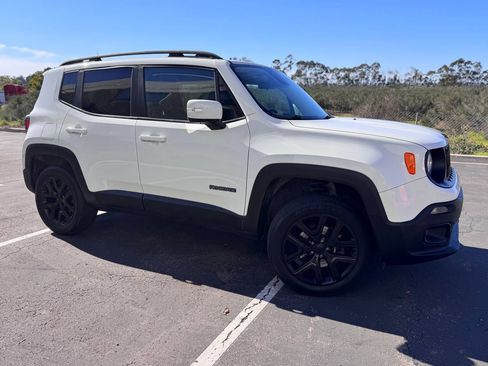 Used 2017 Jeep Renegade Latitude image 2