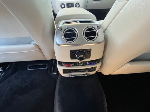 Used 2014 Rolls-Royce Ghost image 34