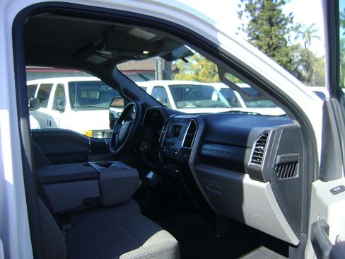 Used 2017 Ford F550 image 14