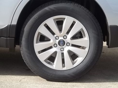 Used 2015 Subaru Outback 2.5i Premium image 14