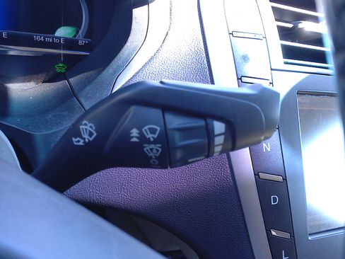 Used 2015 Lincoln MKZ image 31