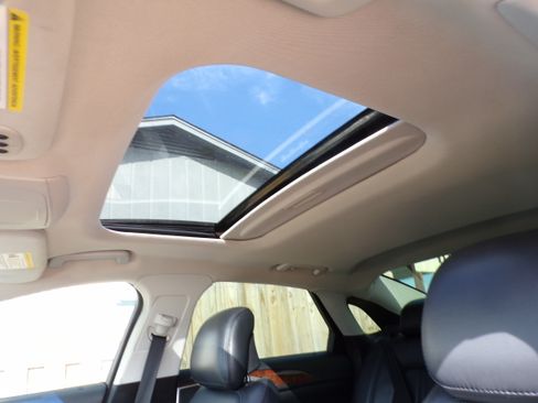 Used 2015 Lincoln MKZ image 11