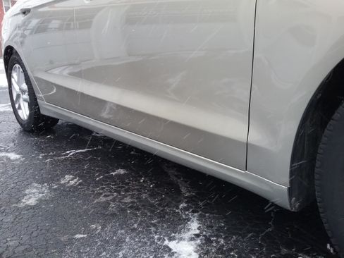 Used 2015 Ford Fusion SE image 25