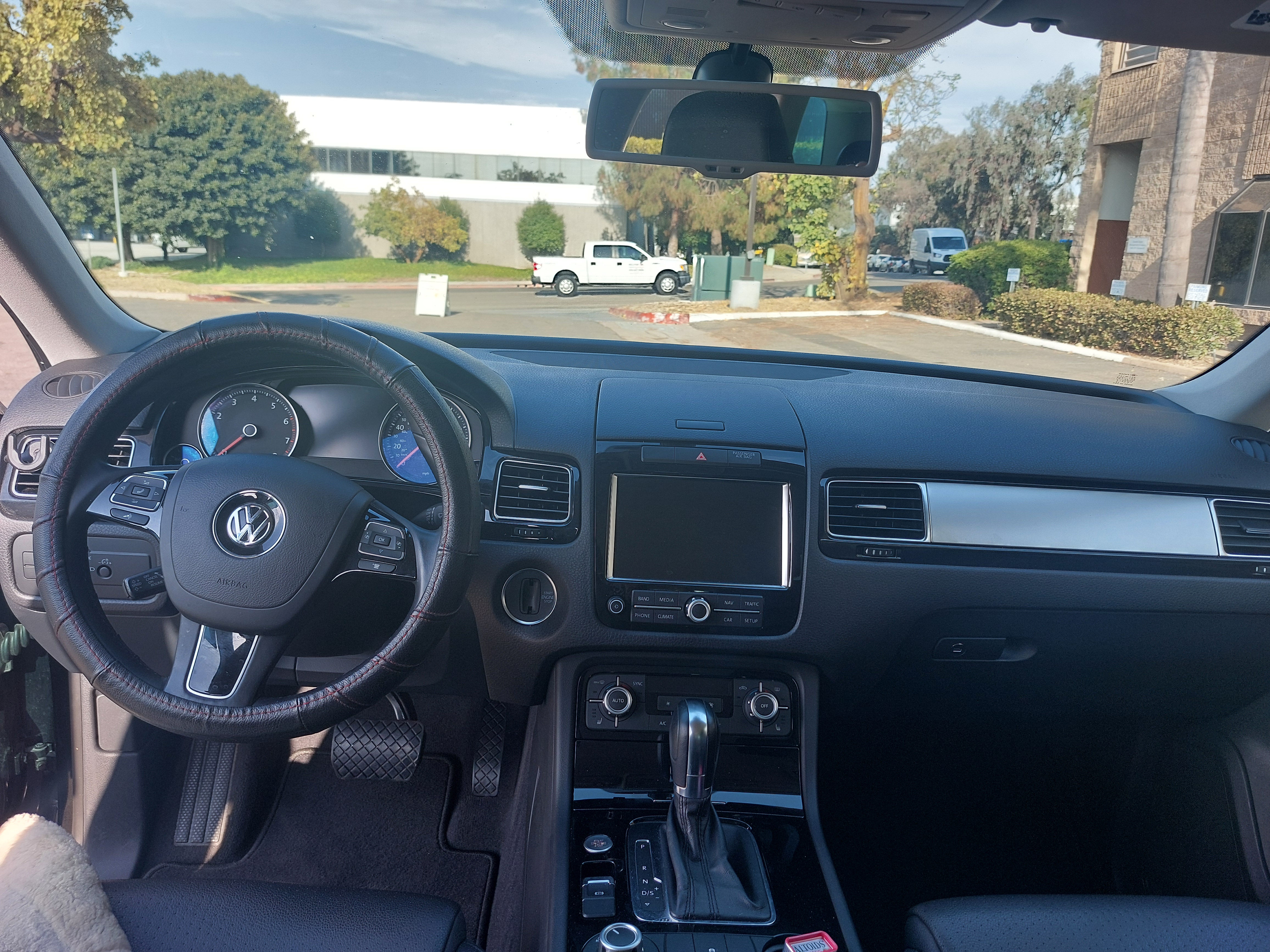 Used 2014 Volkswagen Touareg VR6 AWD/4WD image 8