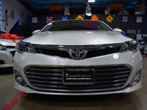Used 2013 Toyota Avalon XLE Touring FWD image 10