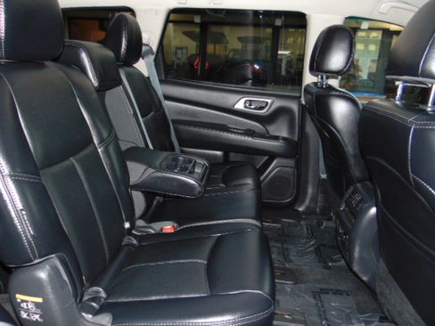 Used 2020 Nissan Pathfinder S image 28