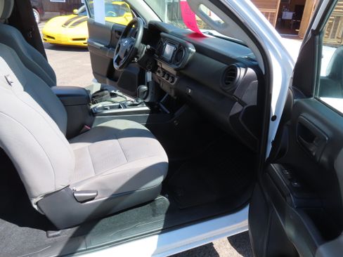 Used 2019 Toyota Tacoma 2WD Access Cab image 16