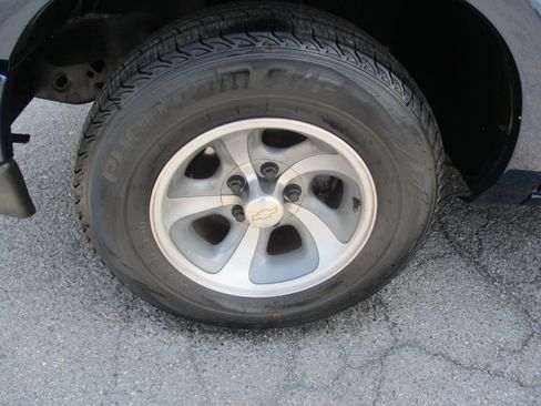 Used 2003 Chevrolet S10 Pickup 2WD Regular Cab image 11